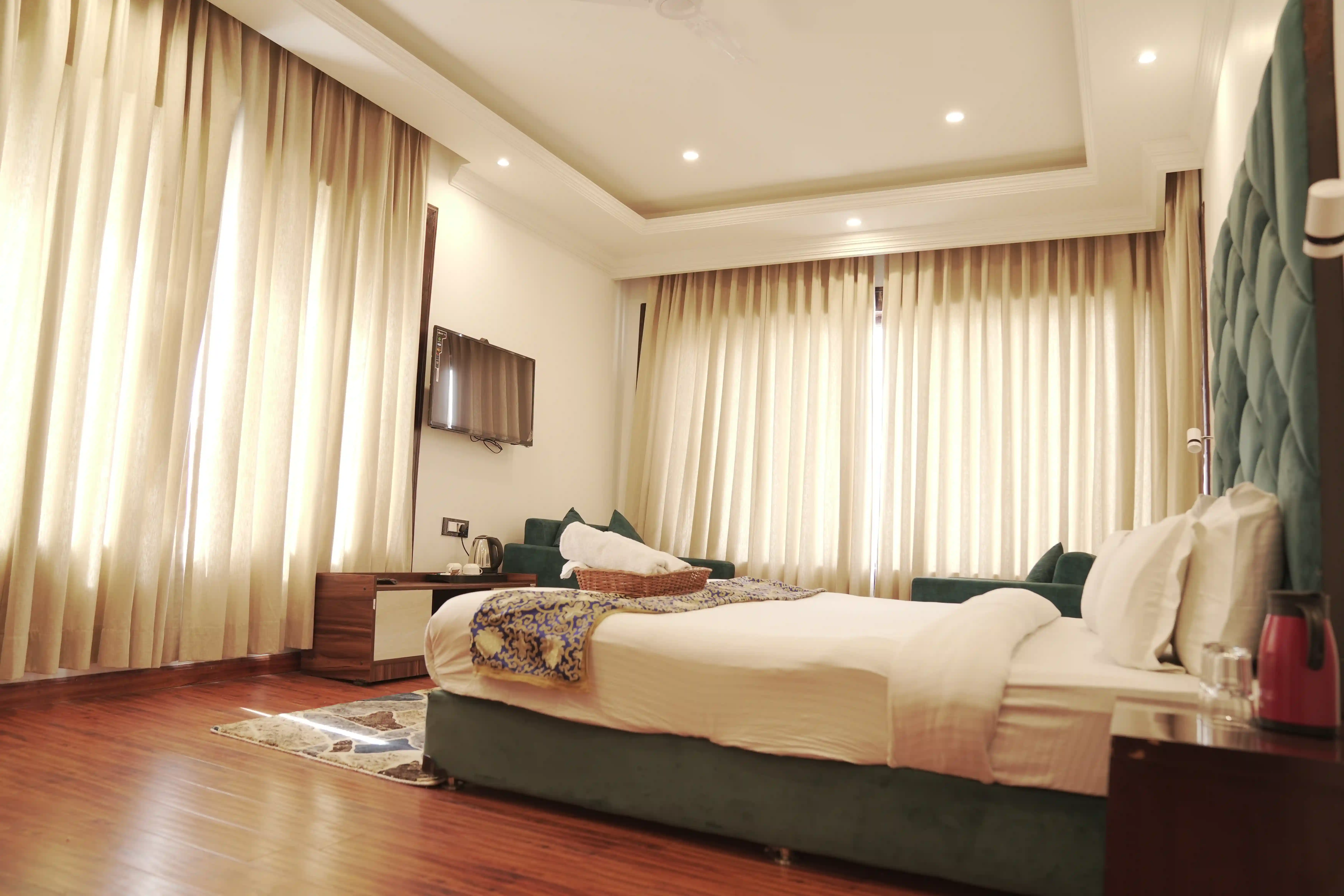 Luxury Cordillera